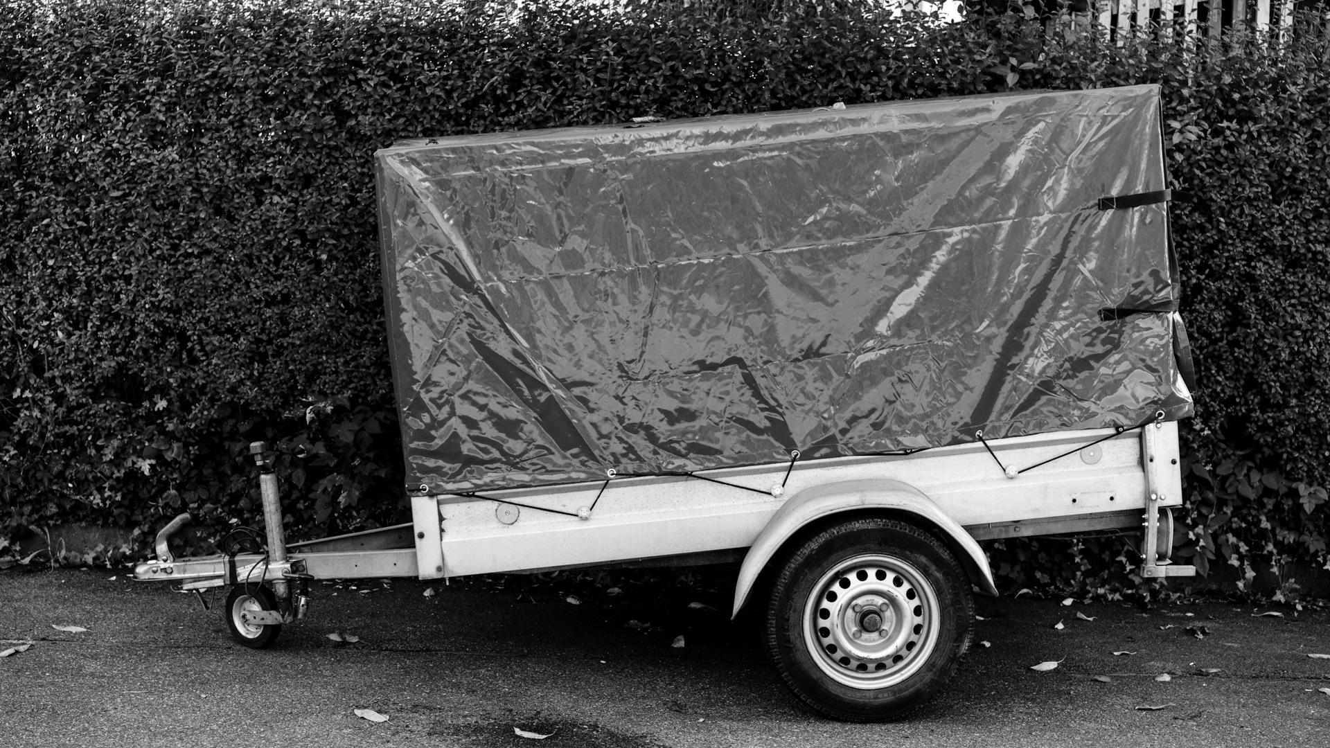 A trailer with a blue tarp on the back of it.